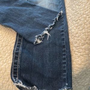 Stretch Zip Fly Frayed Hems Worn 